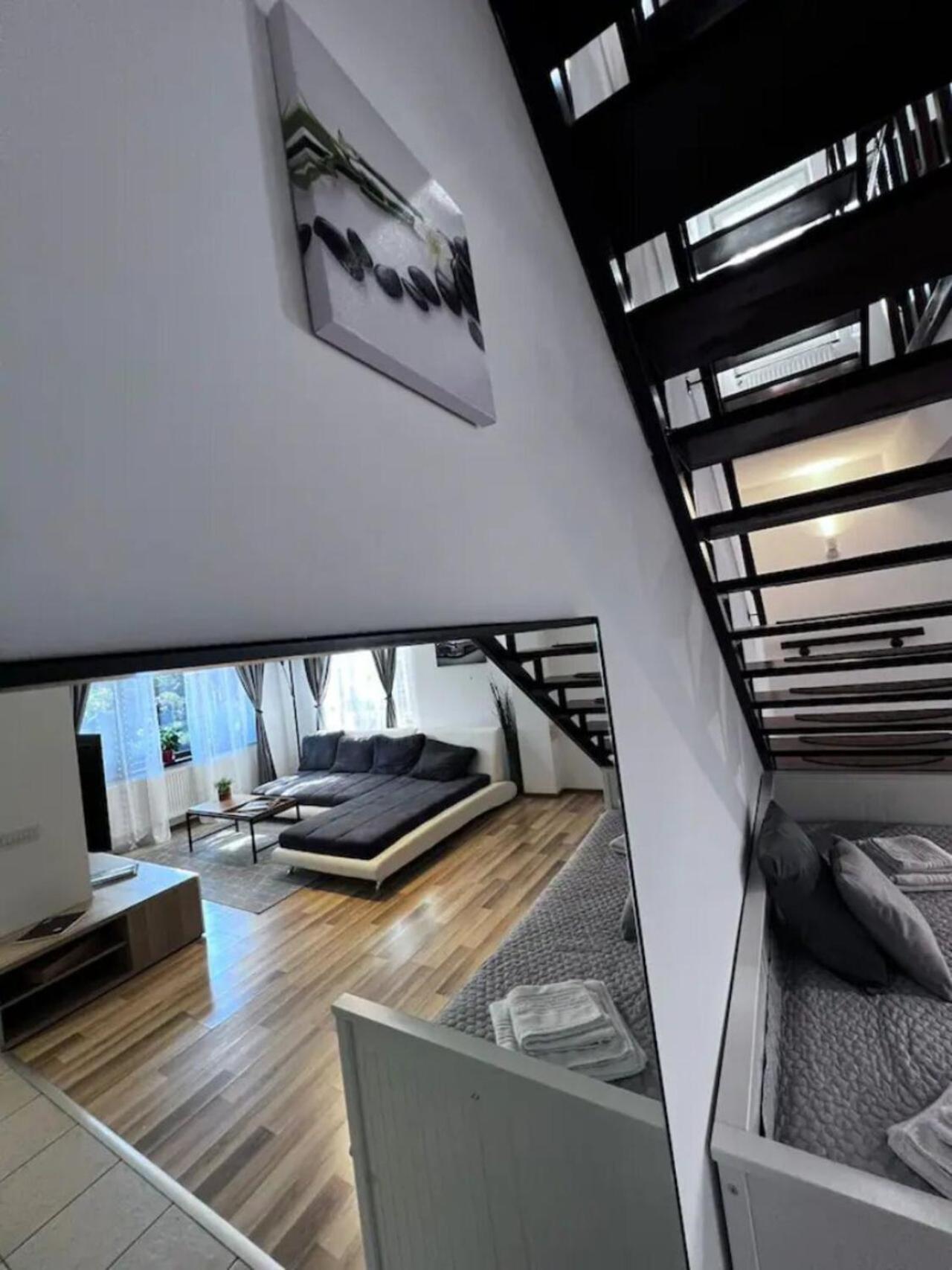 Vila Luminoasa Cu Curte Privata Bukares Bagian luar foto