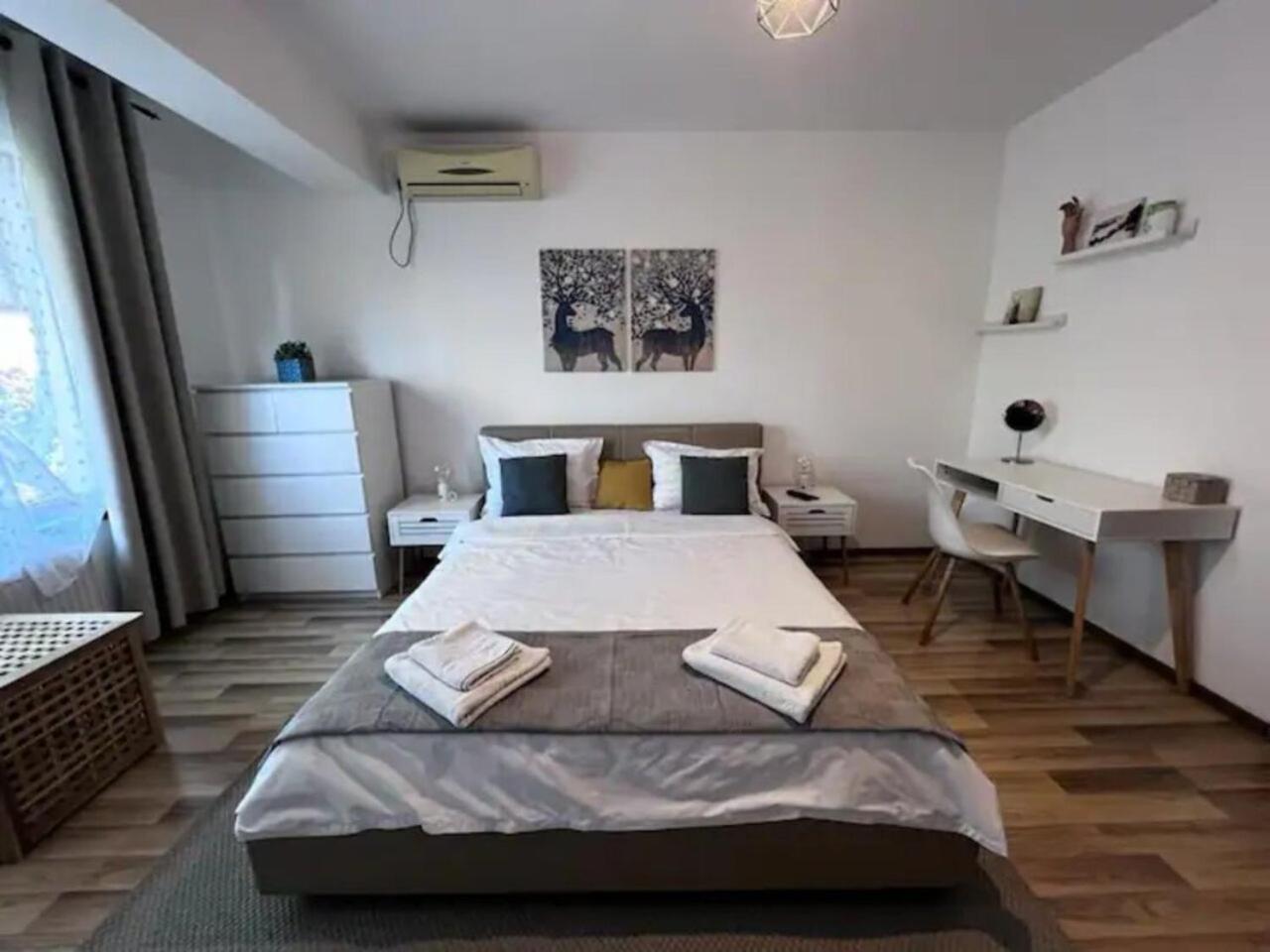 Vila Luminoasa Cu Curte Privata Bukares Bagian luar foto
