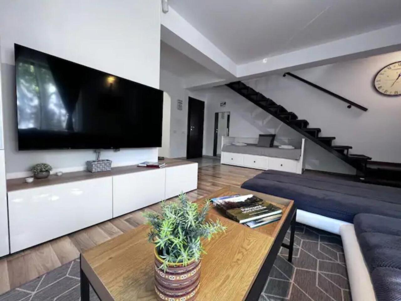 Vila Luminoasa Cu Curte Privata Bukares Bagian luar foto