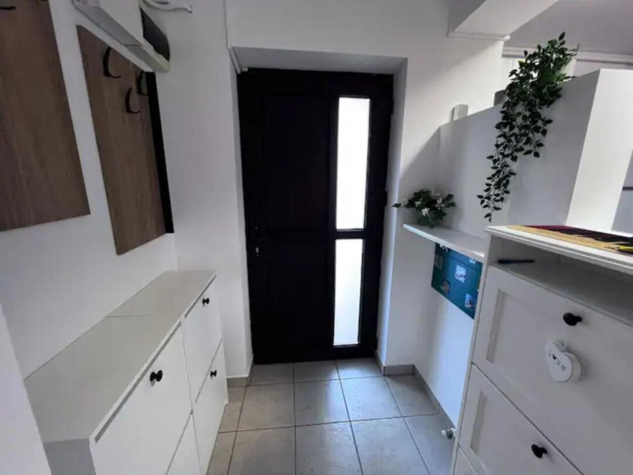 Vila Luminoasa Cu Curte Privata Bukares Bagian luar foto