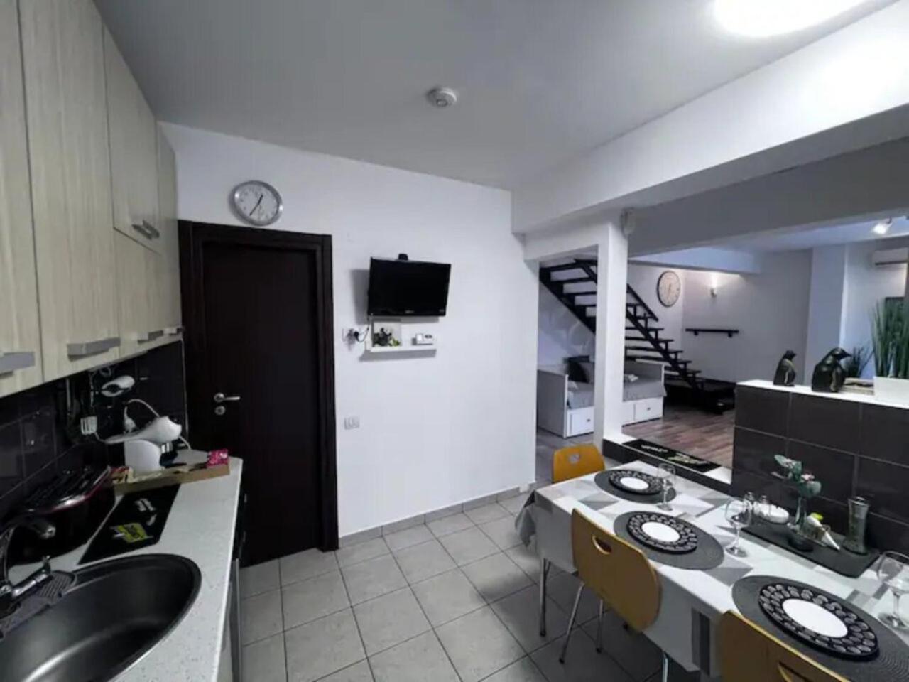Vila Luminoasa Cu Curte Privata Bukares Bagian luar foto