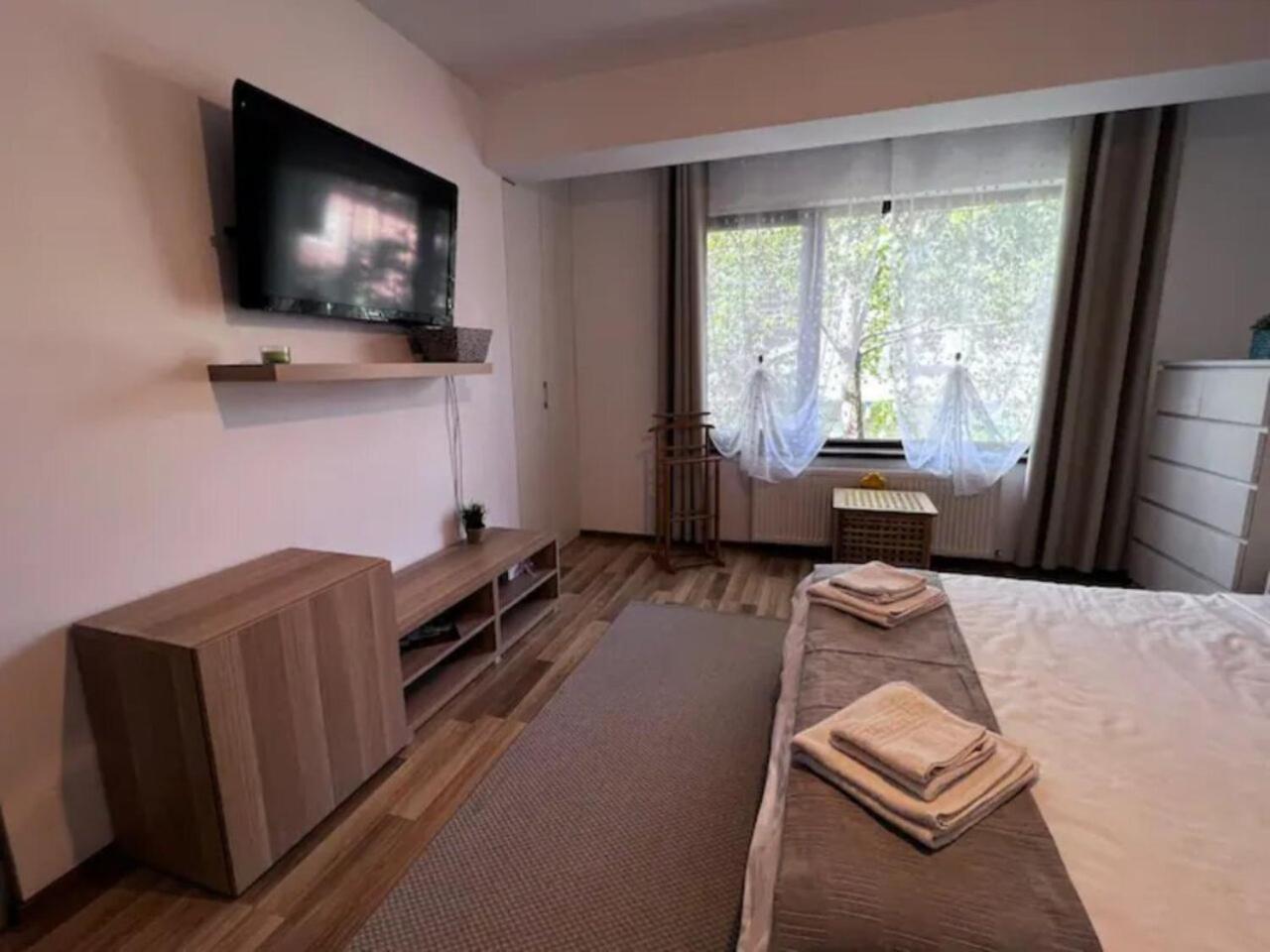 Vila Luminoasa Cu Curte Privata Bukares Bagian luar foto