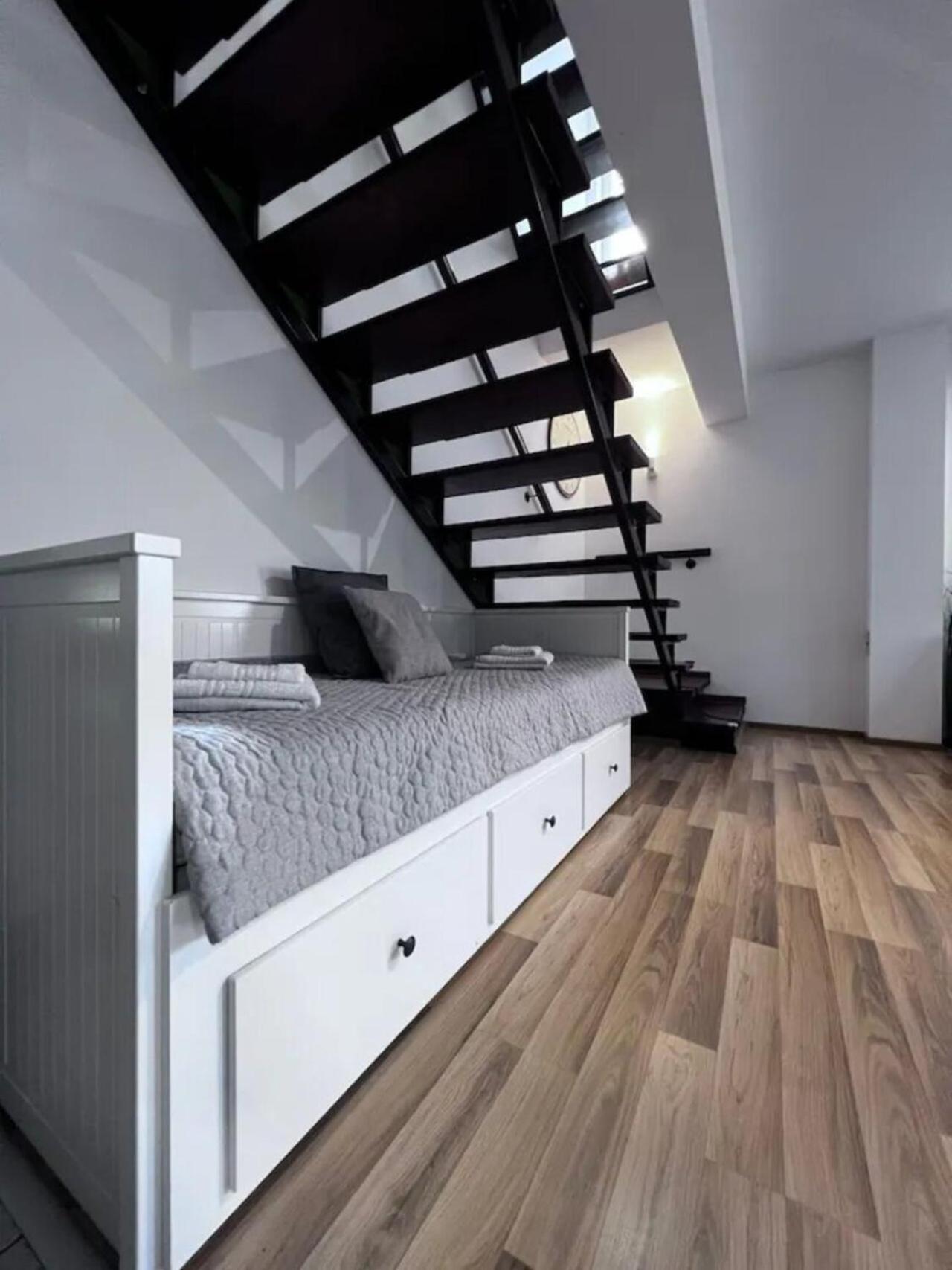 Vila Luminoasa Cu Curte Privata Bukares Bagian luar foto