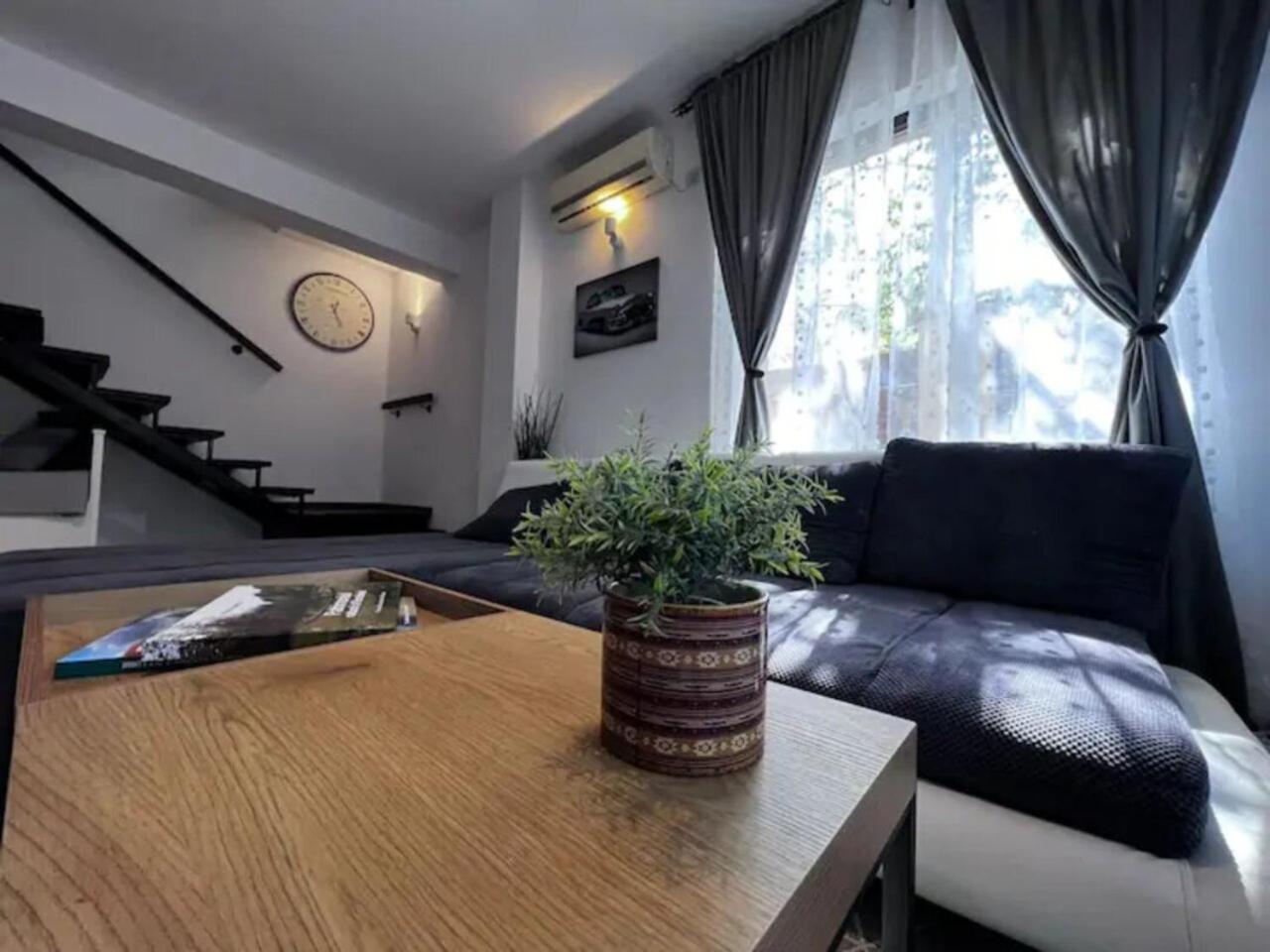 Vila Luminoasa Cu Curte Privata Bukares Bagian luar foto
