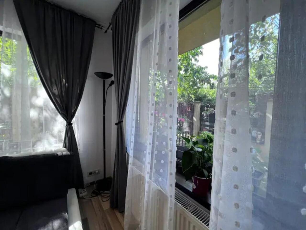 Vila Luminoasa Cu Curte Privata Bukares Bagian luar foto