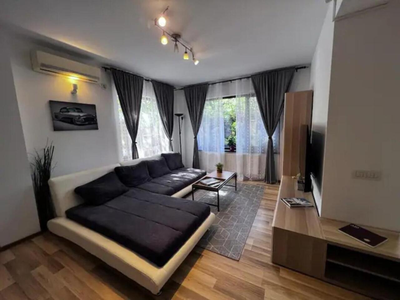 Vila Luminoasa Cu Curte Privata Bukares Bagian luar foto
